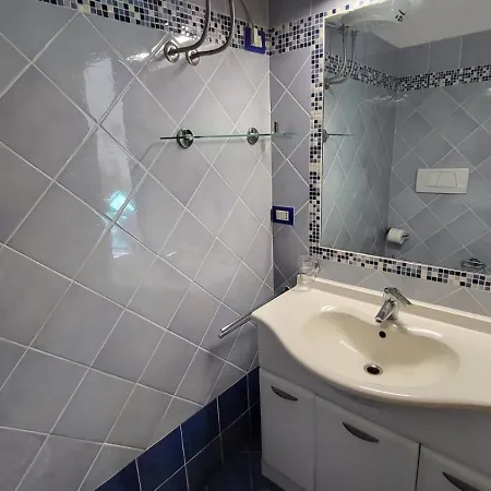 Mono Le Lecce 53 Iris Apartment *